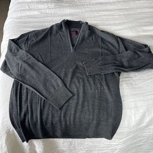 Men’s dark grey quarter size sweater. Extra fine merino wool. Size M.